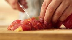 Jak szybko pokroić pomidory? Sprawdzony patent 