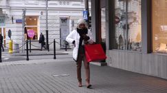 Przejęta Szostak na zakupach w warszawskim butiku