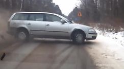 Pędził ulicami miasta i uderzył w bok tramwaju. Kolos prawie nie drgnął, a auto rozpadło się w mak