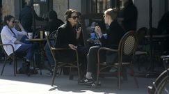 Viola raczy się papierosem przy dziecku 