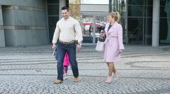 Skrzynecka z nietęgą miną i cała rodziną opuszcza TVP