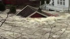Woda porywa domy. Norwegia walczy z największą od 200 lat powodzią