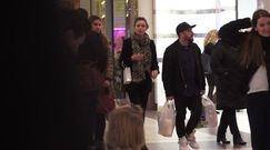 Poseł Liroy z żoną na zakupach w drogerii