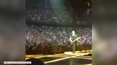 Gitarzysta U2 spadł ze sceny