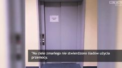 Ciało pacjenta w szpitalnej windzie