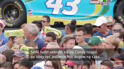 Zjadł 64 hot dogi w 10 minut