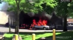 Auto stanęło w ogniu na stacji benzynowej