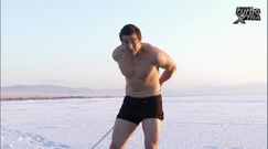 Bear Grylls pokazuje, jak przetrwać pod lodem