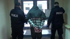 Policjanci zatrzymują podejrzanego o fałszywy alarm na lotnisku w Modlinie 