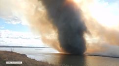 Ogniste tornado szalejące nad rzeką Sturgeon w Kanadzie