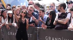 Natalia Janoszek wita się z fanami w Cannes!