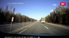 Chciał wyprzedzić z prawej. Tego się nie spodziewał