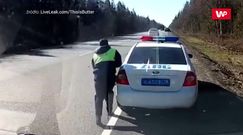 Prosto w policjanta. Nagranie z Rosji