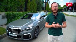 BMW serii 7 na parkingu i autostradzie