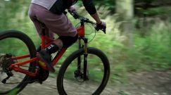 Downhill podbija polskie góry. Czym jest i jak uprawiać go bezpiecznie?