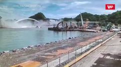 Moment zawalenia mostu na Tajwanie