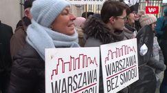 Warszawiacy mają dość. Przyszli manifestować przed Urząd Miasta