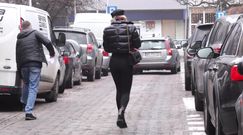  Chodakowska w bardzo obcisłych spodniach obsługuje parkometr