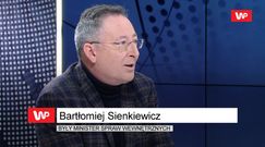 Bartłomiej Sienkiewicz o spalonej budce przed ambasadą rosyjską. "Powodzenia, prawicowe trolle!"