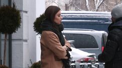 Opatulona żona Kuby Wesołowskiego rozdaje uśmiechy fotoreporterom