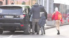  Skwaszony Tomasz Karolak na rodzinnym obiedzie z dziećmi