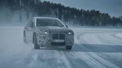 Nowe "elektryki" od BMW latają bokami podczas testów na kole podbiegunowym
