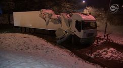 Pijany kierowca tira zablokował drogę