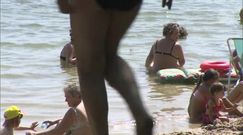 Kąpią się mimo zakazu