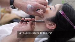 Kobiety golą twarze u profesjonalnych golibrodów