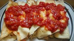 Pyszne naleśniki zapiekane z kurczakiem i warzywami