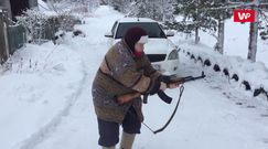 Rosyjska babcia gotowa na wojnę. Internauci nie mogą powstrzymać śmiechu