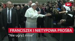 Papież pocałował zakonnicę. Nagranie obiega świat