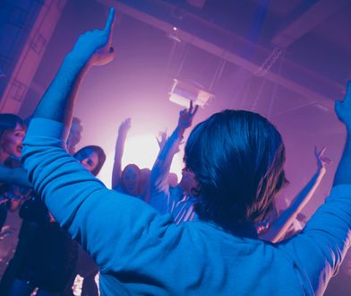 Klub 999 zamknięty. Goście wyrwali kaloryfer, zalany cały pion kamienicy