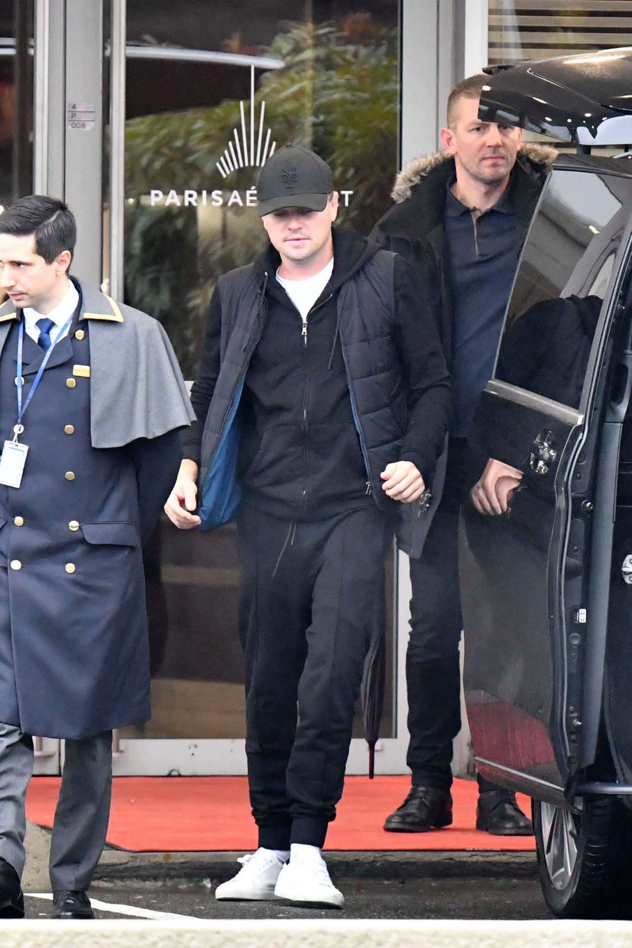 Leonardo DiCaprio i Camila Morrone przyłapani na wyjściu z hotelu
