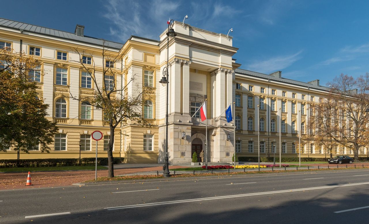 Piesza potrącona przed KPRM. Z urazem głowy trafiła do szpitala