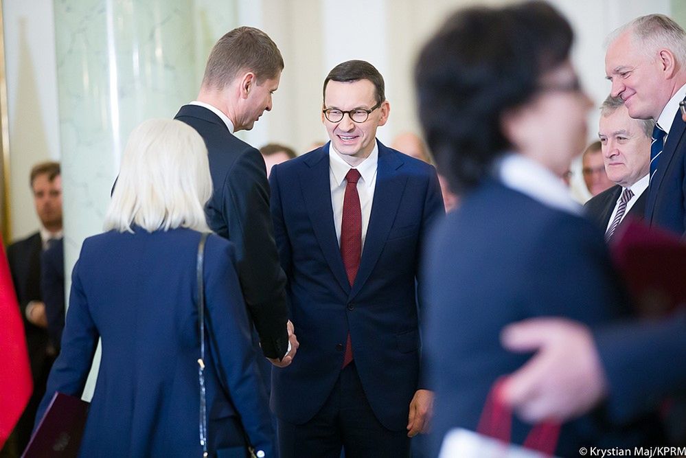 Rekonstrukcja rządu. Opozycja jak najgorzej ocenia odchodzących i nowych ministrów