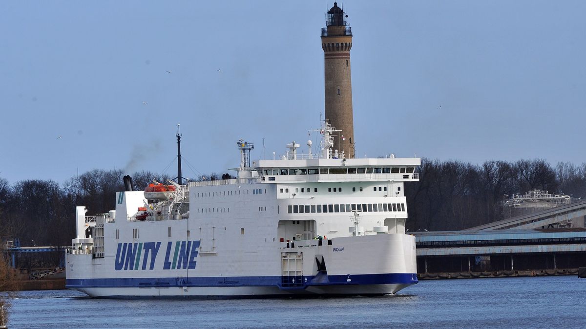 Bałtyckie promy już nie kojarzą się z luksusem. Teraz przewożą przede wszystkim ciężarówki.
