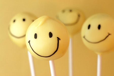 Smiley Face Cake Pops