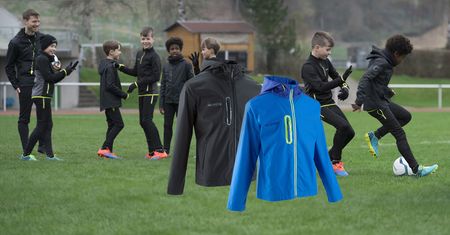 Decathlon wycofuje kurtki dla dzieci. Sznurek przy szyi może teoretycznie grozić uduszeniem