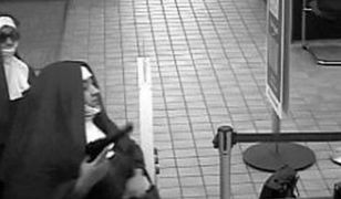 Założyły habity i próbowały okraść bank. Pracownik w ostatniej chwili zareagował