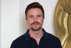 Joe Dempsie z chłopca staje się mężczyzną. Aktor "Gry o tron" w nowym serialu