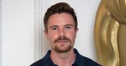 Joe Dempsie z chłopca staje się mężczyzną. Aktor "Gry o tron" w nowym serialu