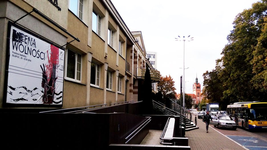 Budynek filharmonii i teatru w Słupsku od 23 września jest zamknięty z powodu odoru