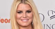 Ciężarna Jessica Simpson znalazła sposób na puchnące stopy