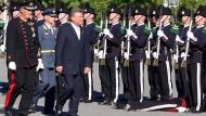 Podczas ceremoni powitania jeden z żołnierzy zasłabł