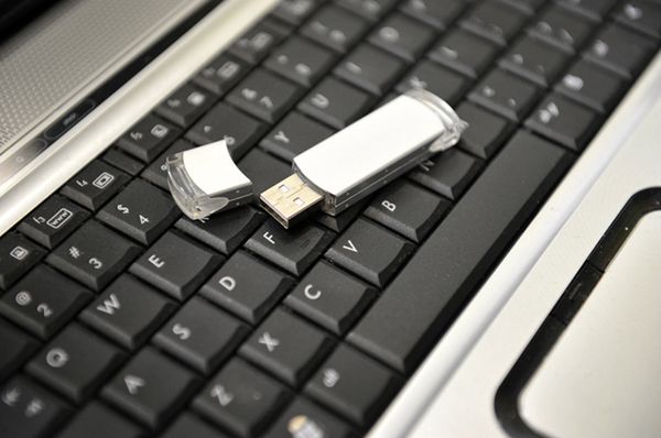 Pamięć USB do zadań specjalnych. Duża ilość danych w bezpiecznym urządzeniu