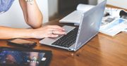 Laptopy 2w1 – wygodne, wydajne, idealne do podróży