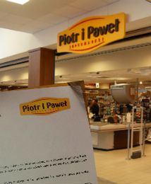 Produkty z przebitą datą ważności i przeterminowane prezenty. Piotr i Paweł przeprasza za podwójną wpadkę