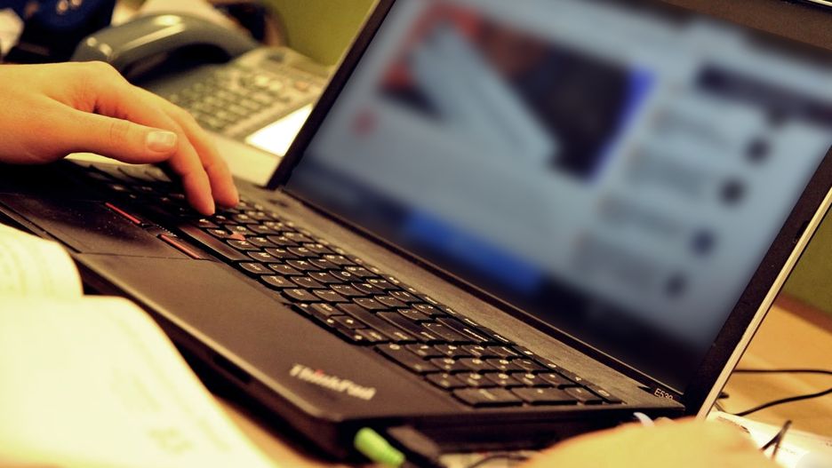 Zdaniem policji wpis był "wymierzony w organy państwa".