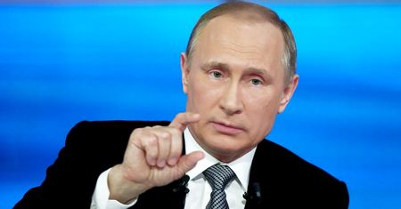 Boris Johnson w szpitalu. Putin wylicza, co pomoże mu pokonać COVID-19